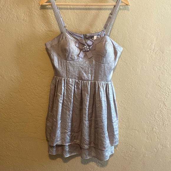 XXI Dress Silver Shimmer Mini Dress Size Medium - Picture 1 of 12